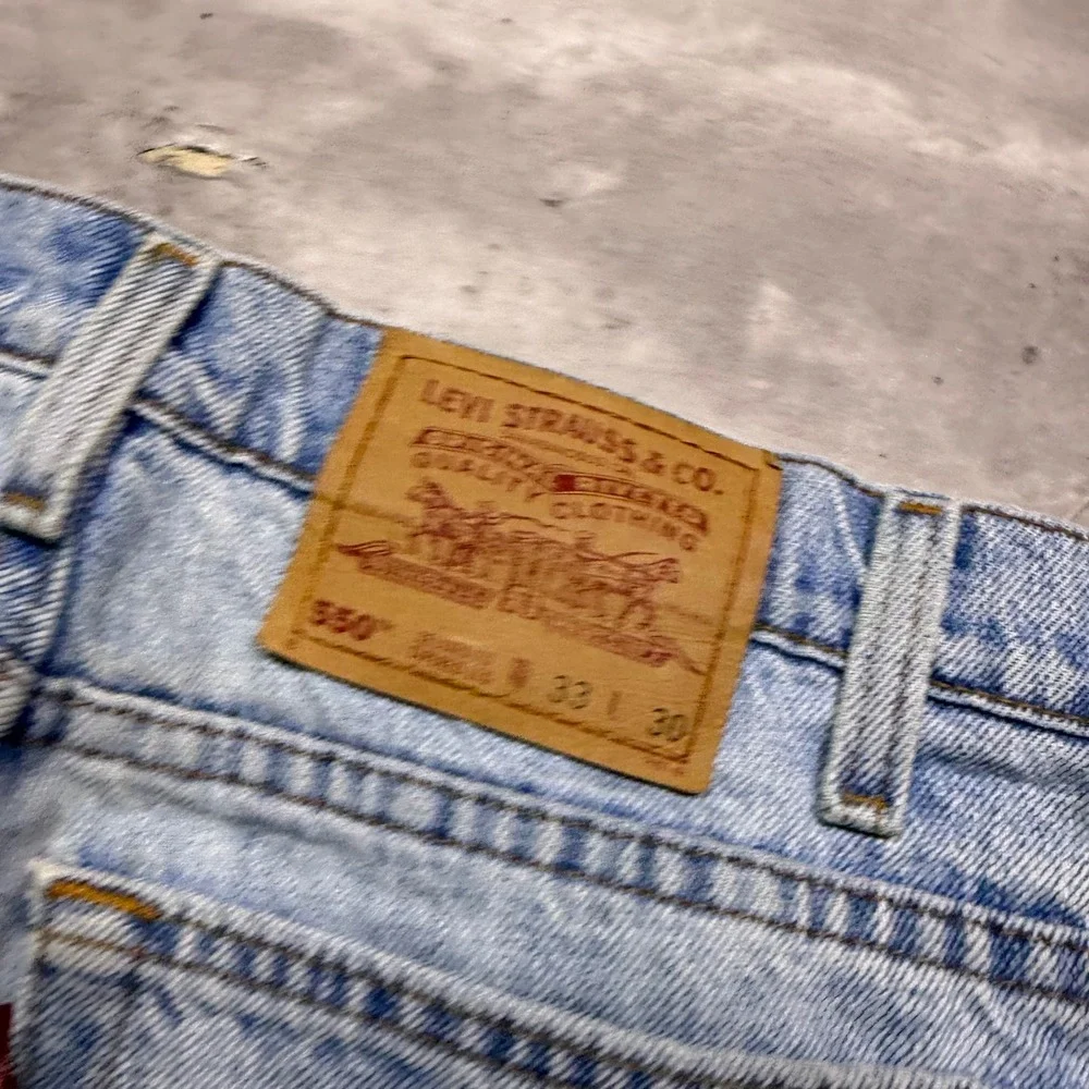Levis 550 Relaxed Fit Tapered Leg Light Wash Denim Jeans 33x30 Vintage